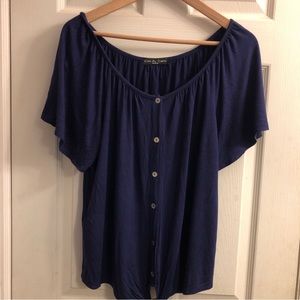 Kim & Cami navy top. SZ medium. So so so pretty on